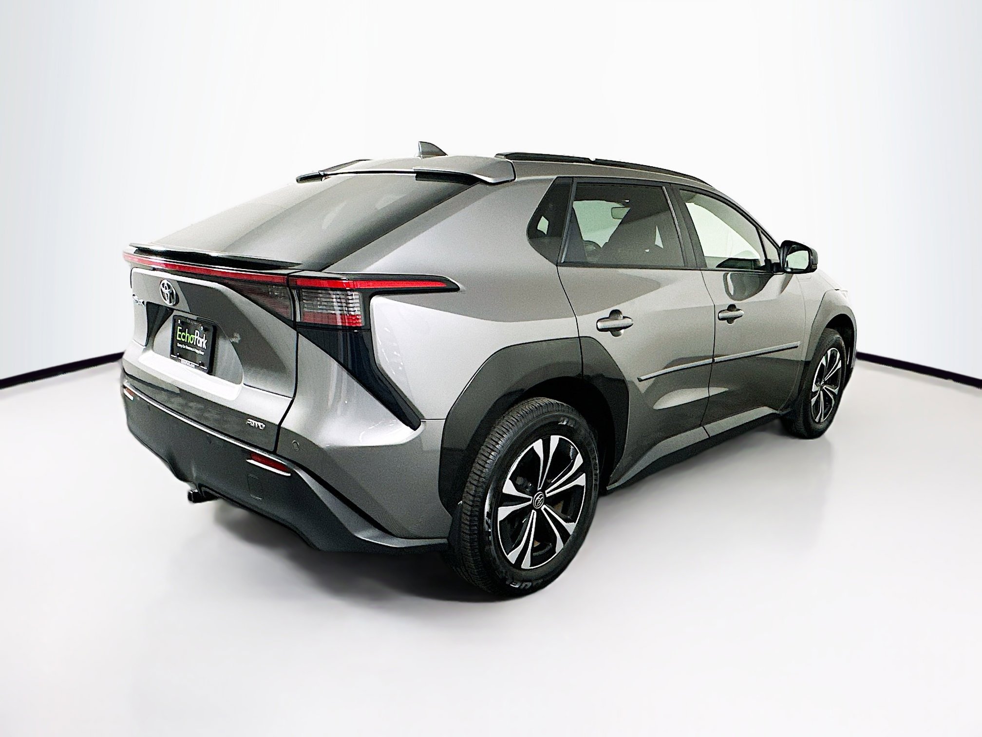 Used 2023 Toyota bZ4X XLE AWD/4WD image 9