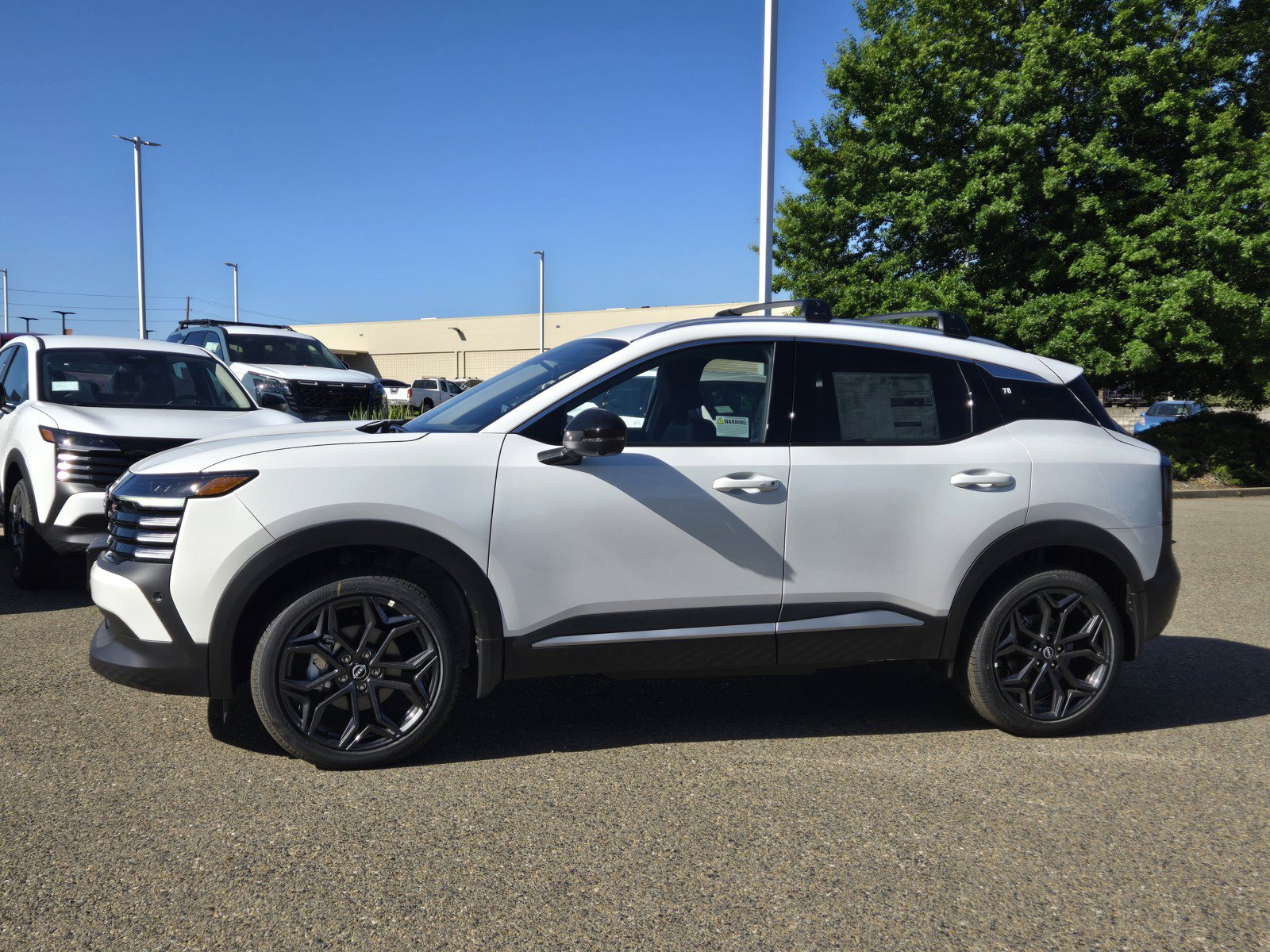 New 2026 Nissan Kicks SR AWD/4WD image 7