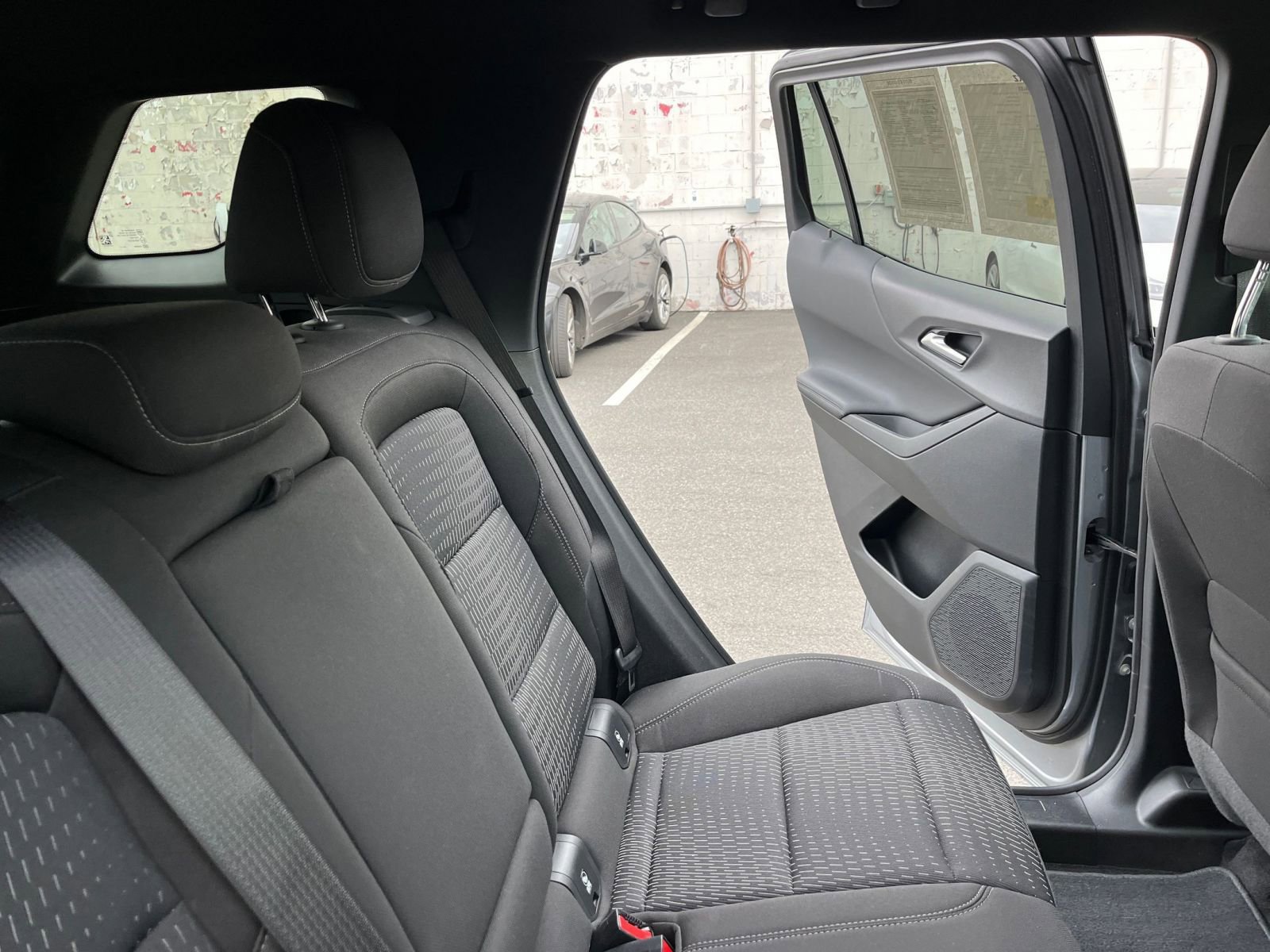 Used 2025 Chevrolet Equinox LT image 36