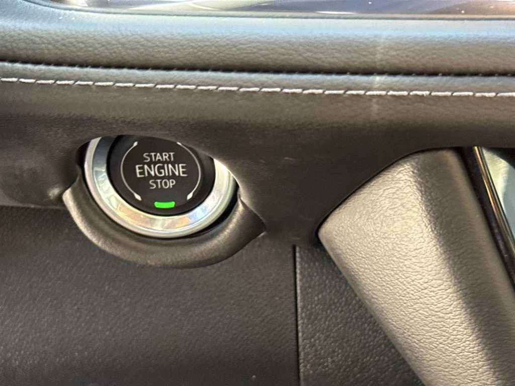 Used 2025 Chevrolet Suburban Z71 image 16