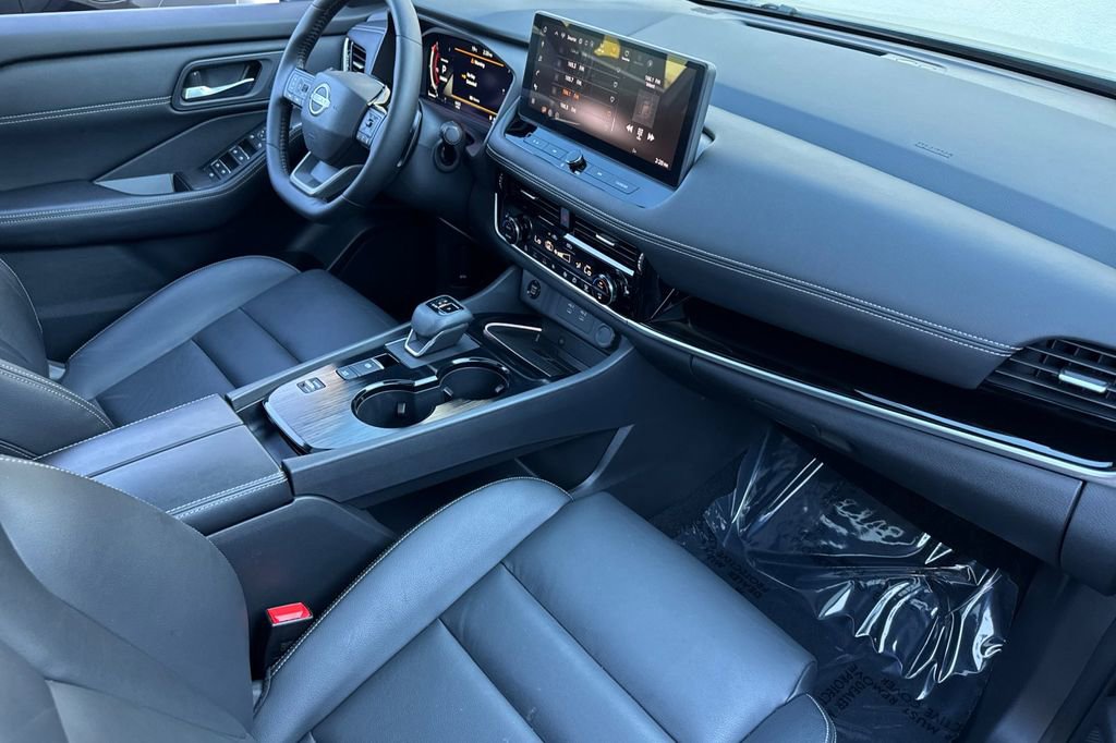 Certified 2025 Nissan Rogue SL w/ SL Premium Package image 15