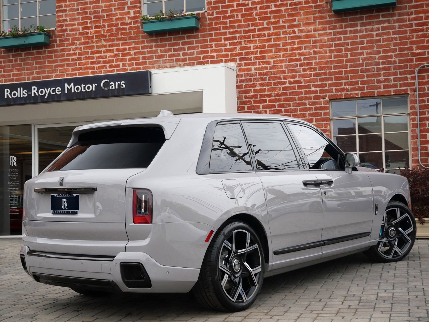 New 2026 Rolls-Royce Cullinan Black Badge image 2