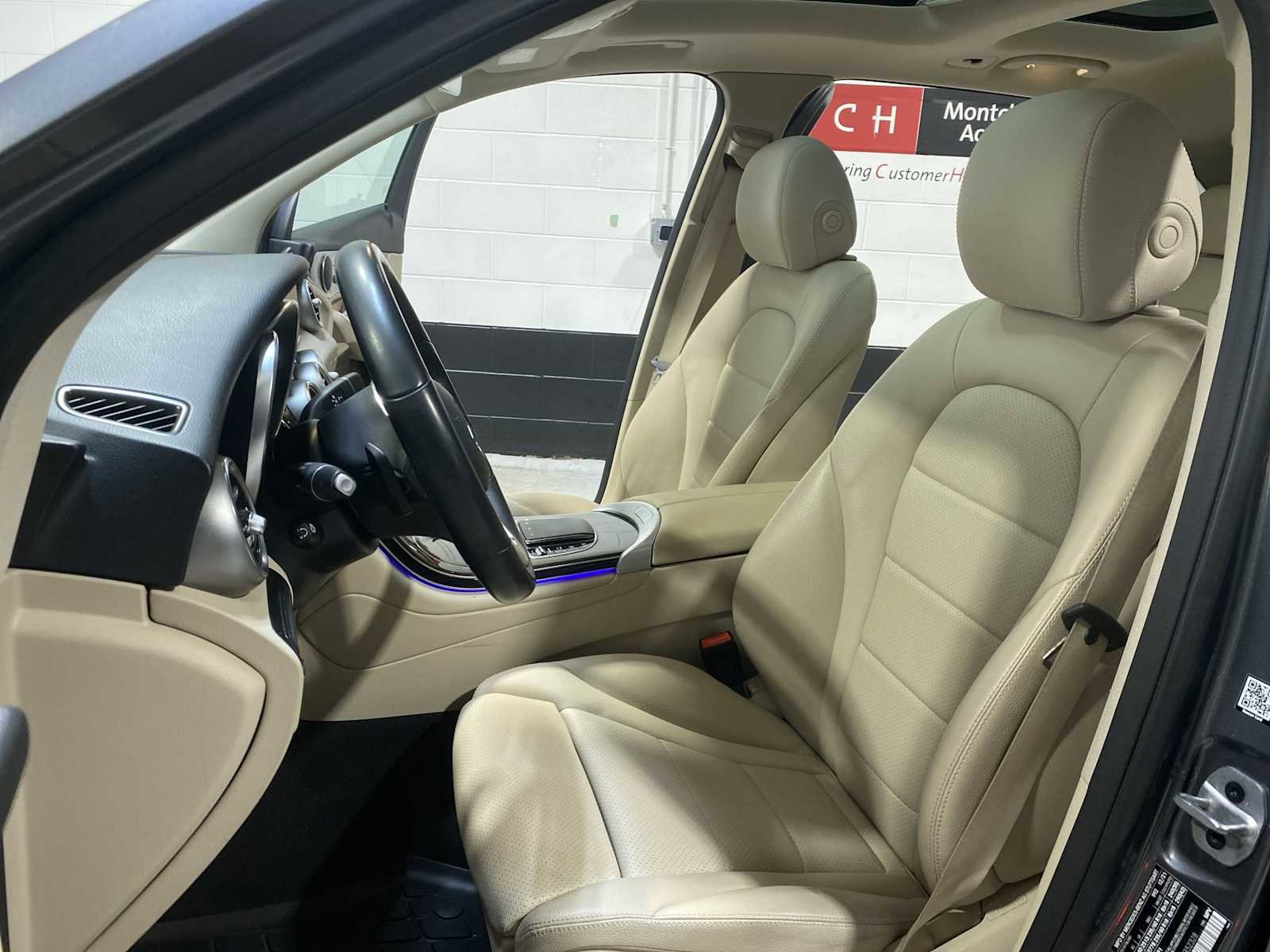 Used 2022 Mercedes-Benz GLC 300 4MATIC image 11