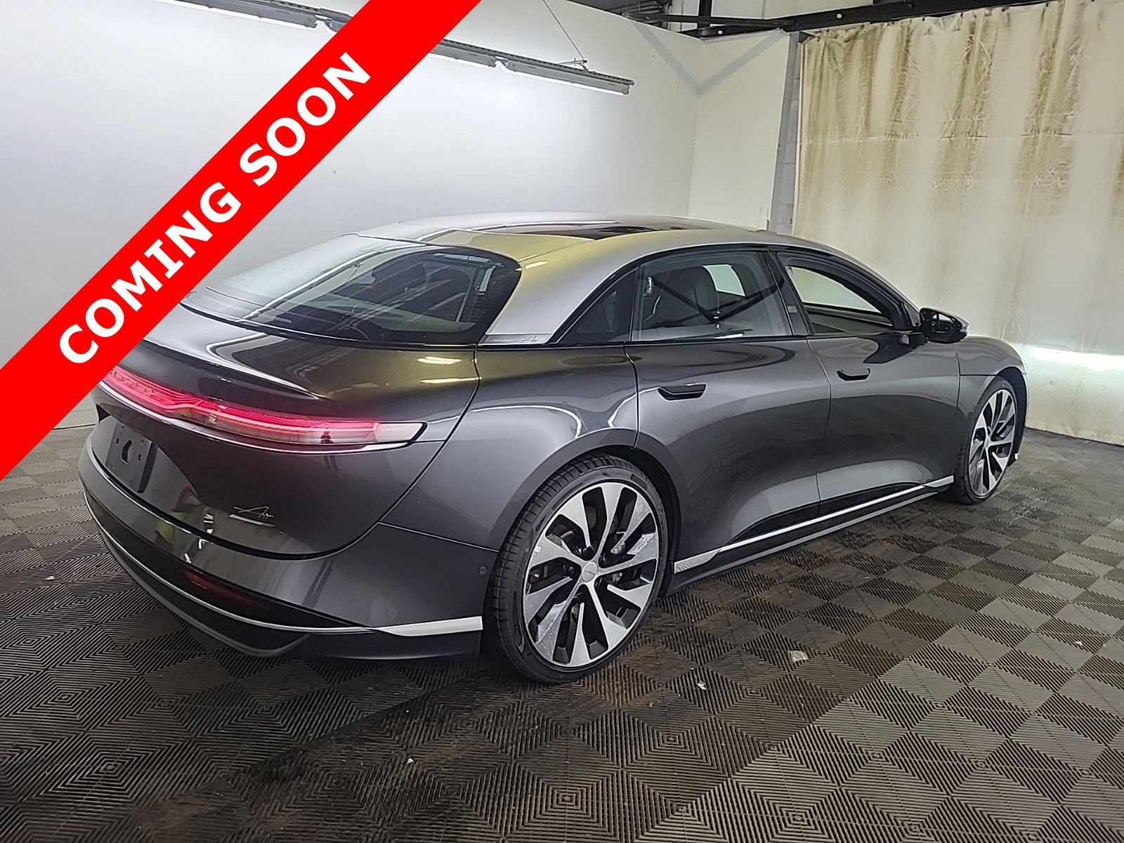 Used 2023 Lucid Air Grand Touring image 3