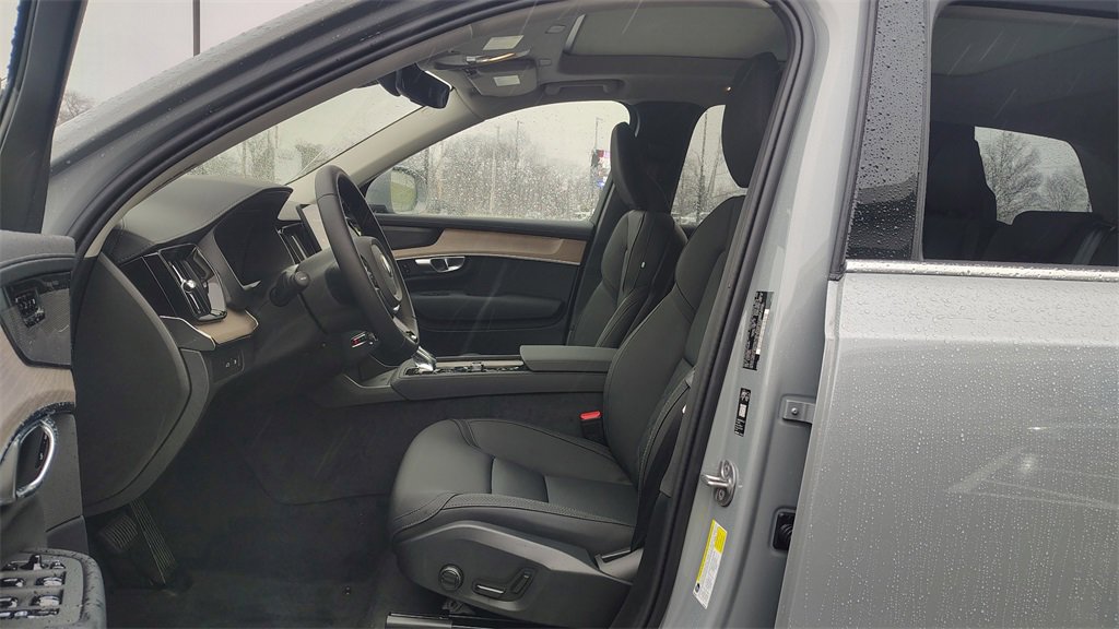 New 2026 Volvo XC90 T8 Plus w/ Protection Package Premier image 7