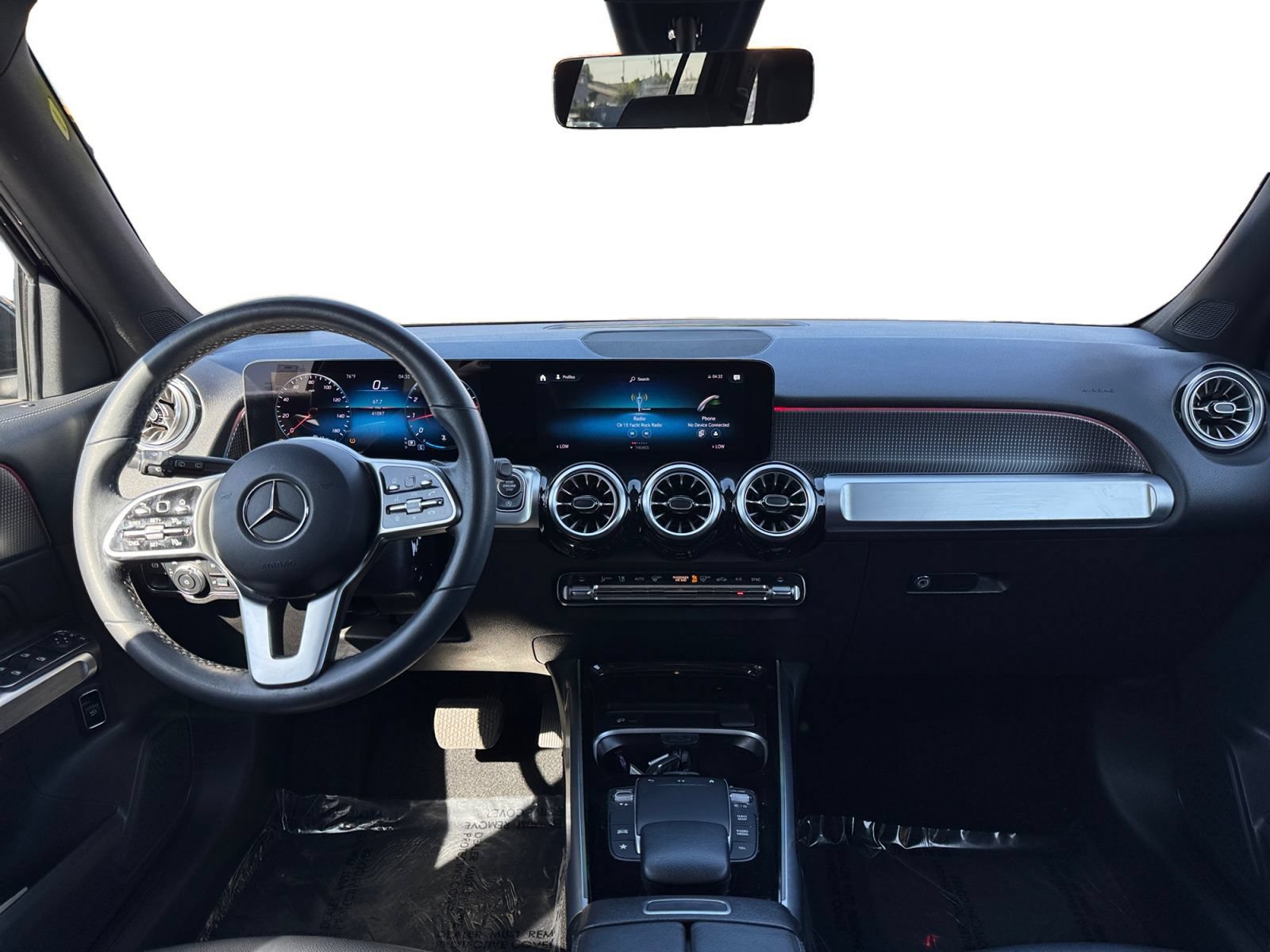 Used 2022 Mercedes-Benz GLB 250 w/ Premium Package Lite image 10
