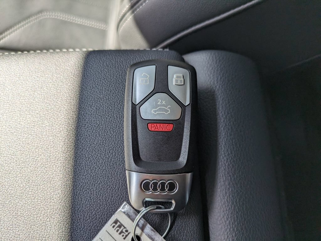 Used 2025 Audi Q5 e Premium Plus w/ Premium Plus Package AWD/4WD image 32