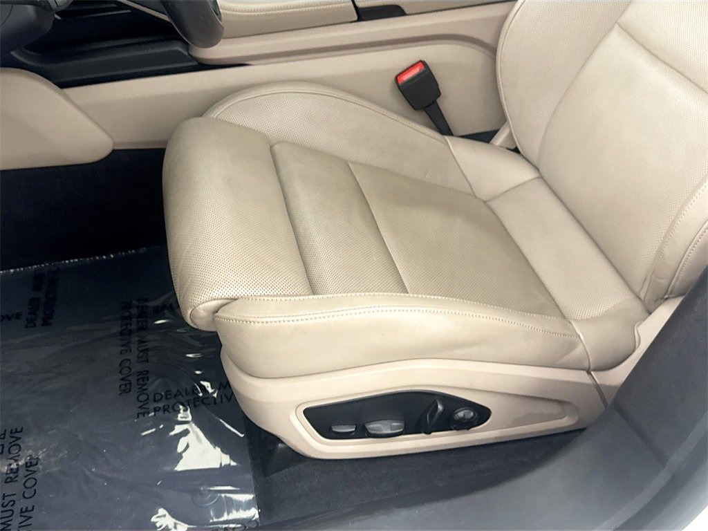 Used 2020 Porsche Taycan 4S image 19