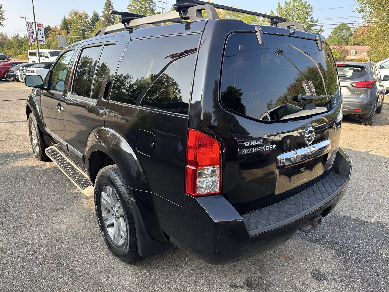 Used 2011 Nissan Pathfinder Silver AWD/4WD image 4