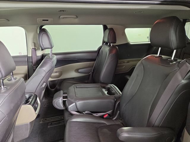 Certified 2025 Kia Carnival FWD image 13
