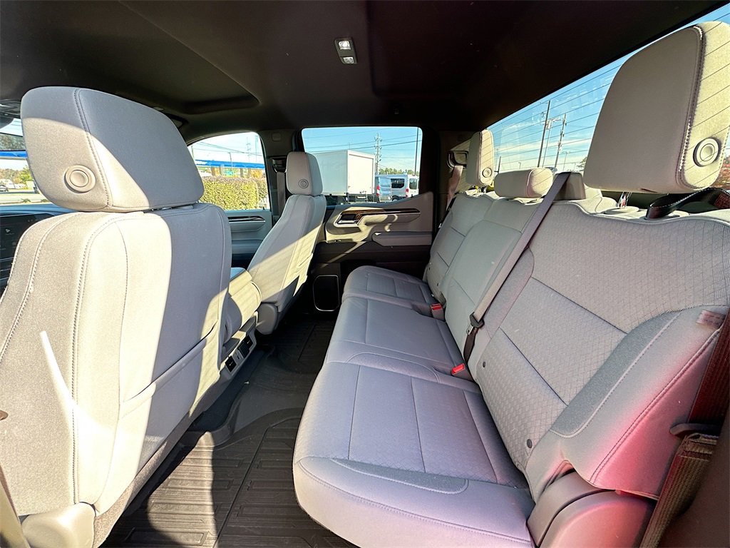 Used 2025 GMC Sierra 1500 SLE image 4