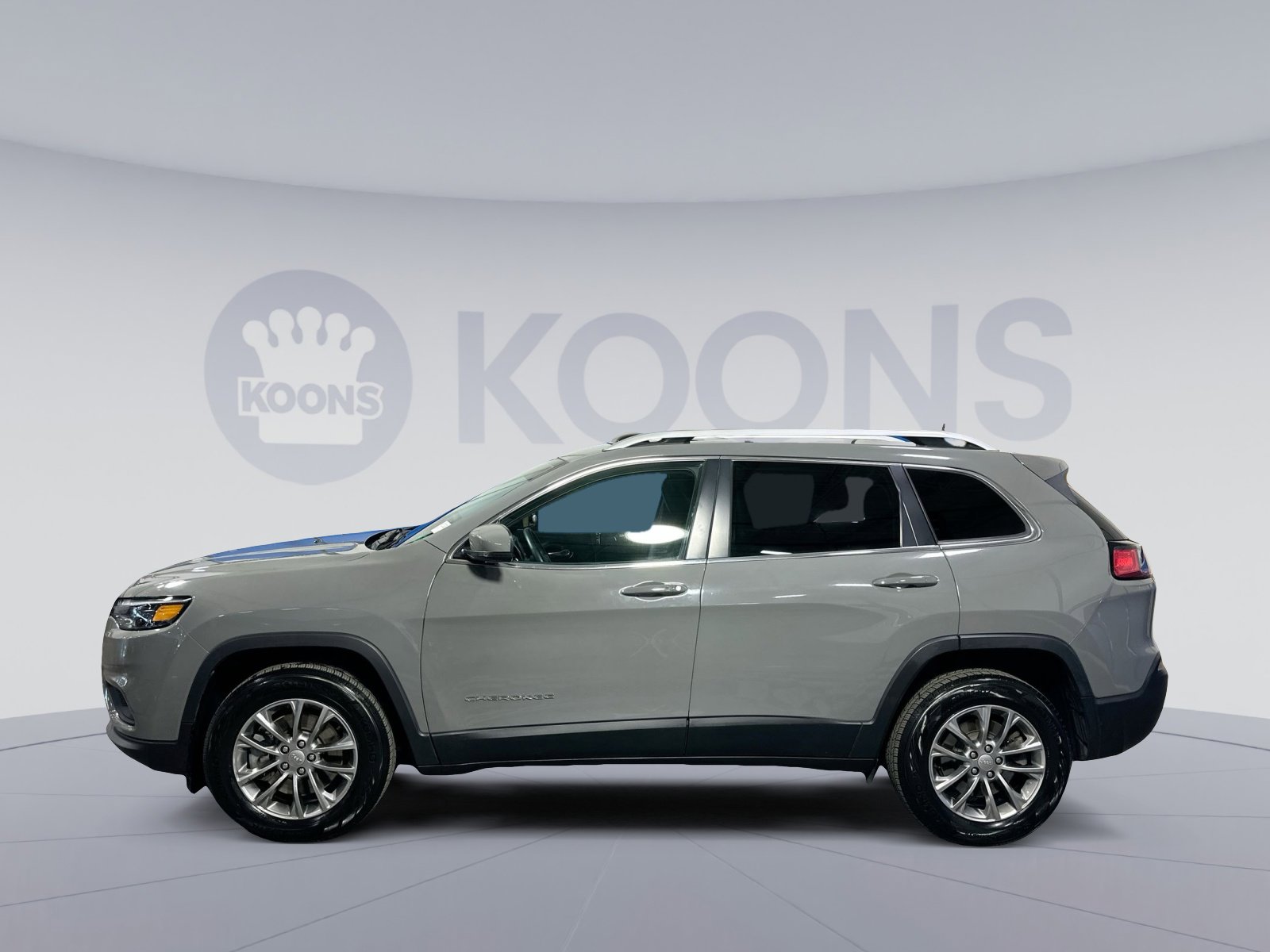 Used 2019 Jeep Cherokee Latitude Plus w/ Comfort/Convenience Group image 2