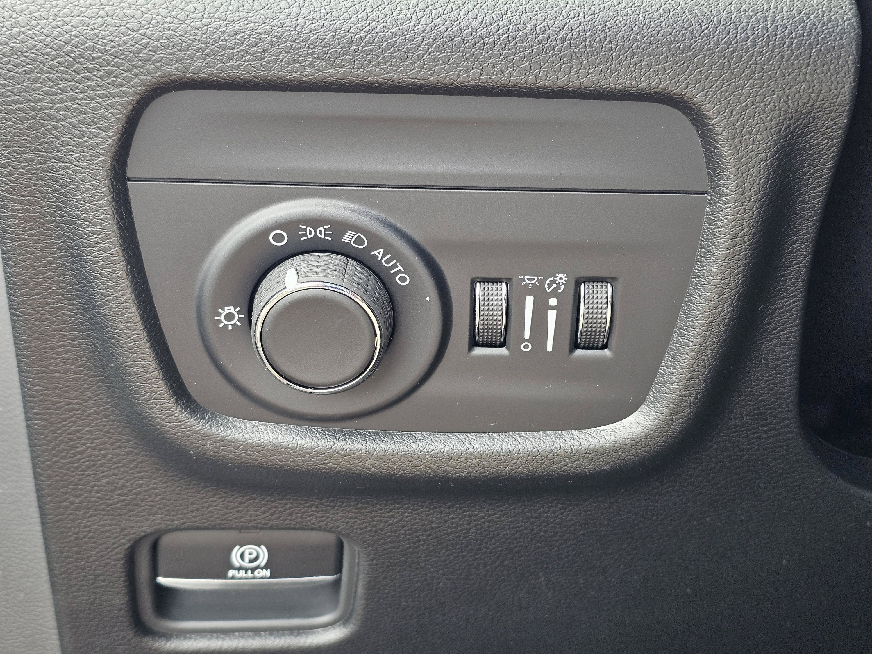 New 2026 Jeep Grand Cherokee Altitude RWD image 18