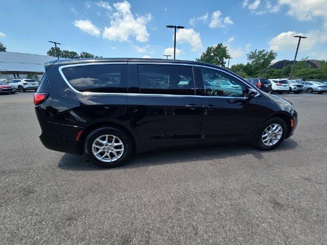Used 2025 Chrysler Pacifica Select FWD image 10
