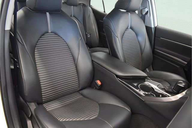 Used 2020 Toyota Camry SE w/ Carpet Mat Package FWD image 6