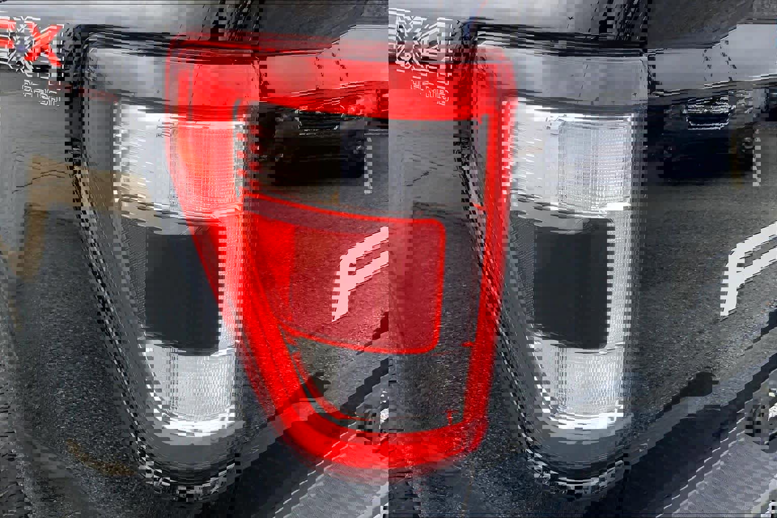 Used 2023 Ford F150 Lariat w/ Trailer Tow Package image 26