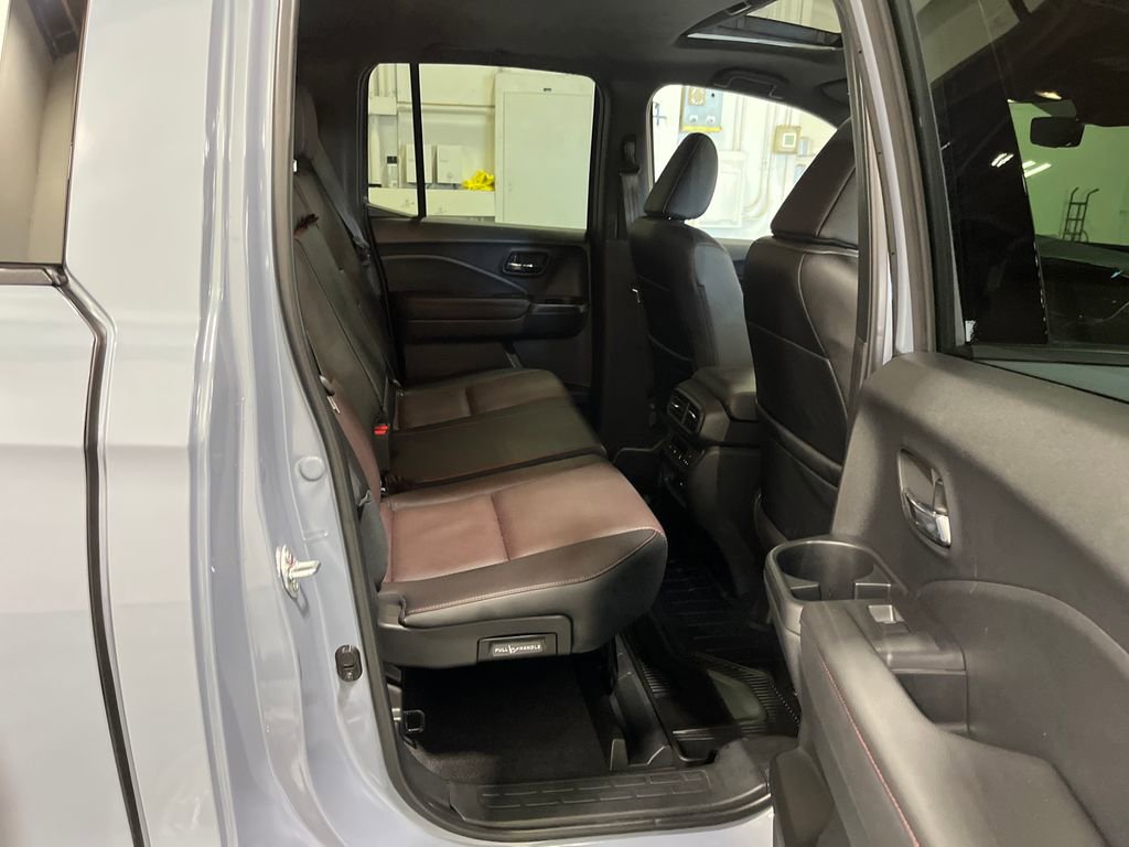 Certified 2025 Honda Ridgeline Black Edition image 26