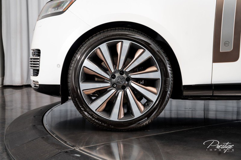 Used 2023 Land Rover Range Rover SV image 7