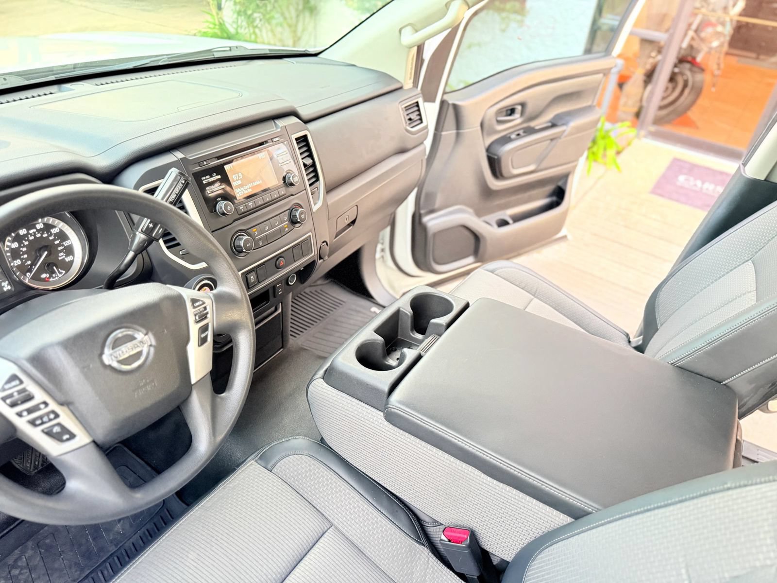 Used 2017 Nissan Titan XD AWD/4WD image 9