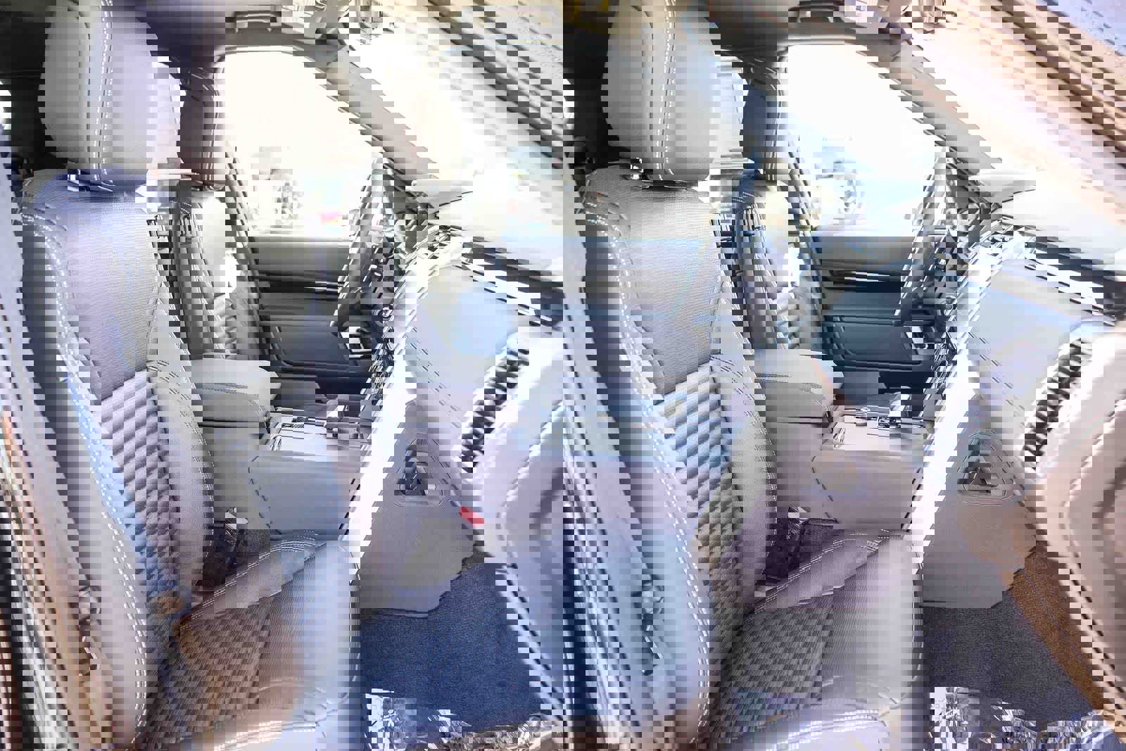 New 2026 Land Rover Discovery S image 16