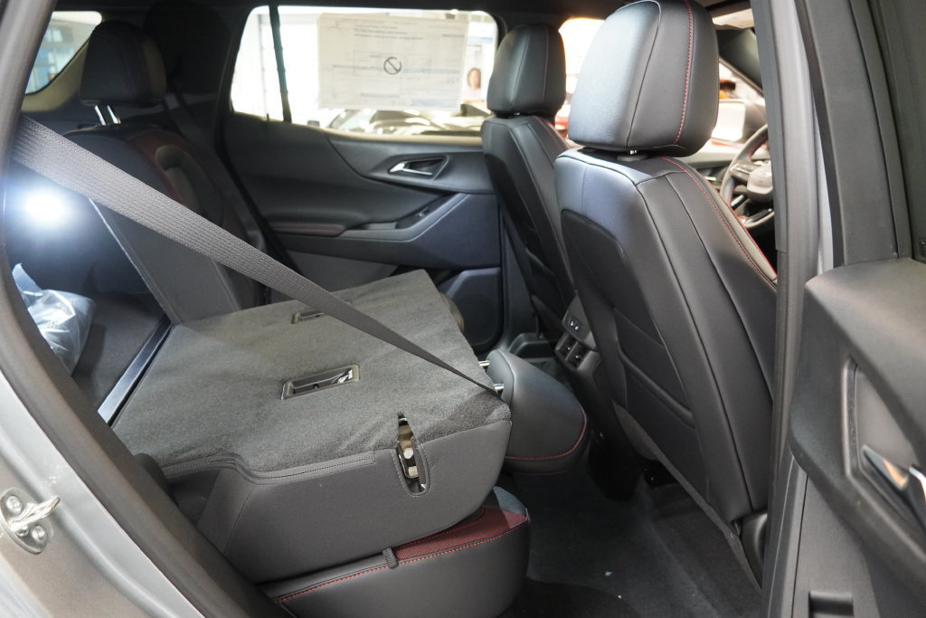 New 2027 Chevrolet Equinox RS w/ Safety and Technology Package AWD/4WD image 35