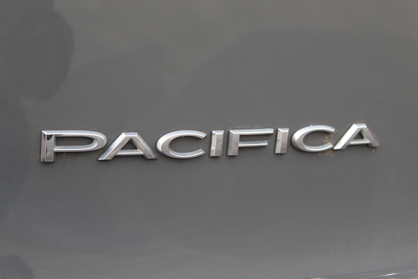 Used 2023 Chrysler Pacifica Touring-L image 26