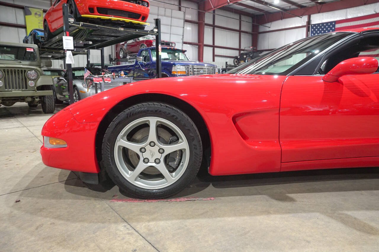 Used 2001 Chevrolet Corvette Coupe RWD image 3