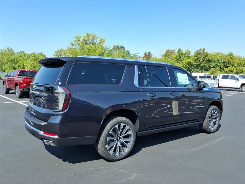 New 2026 Chevrolet Suburban High Country image 3