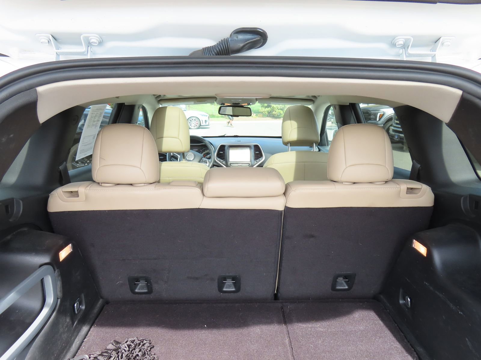 Used 2015 Jeep Cherokee Limited w/ Luxury Group image 30