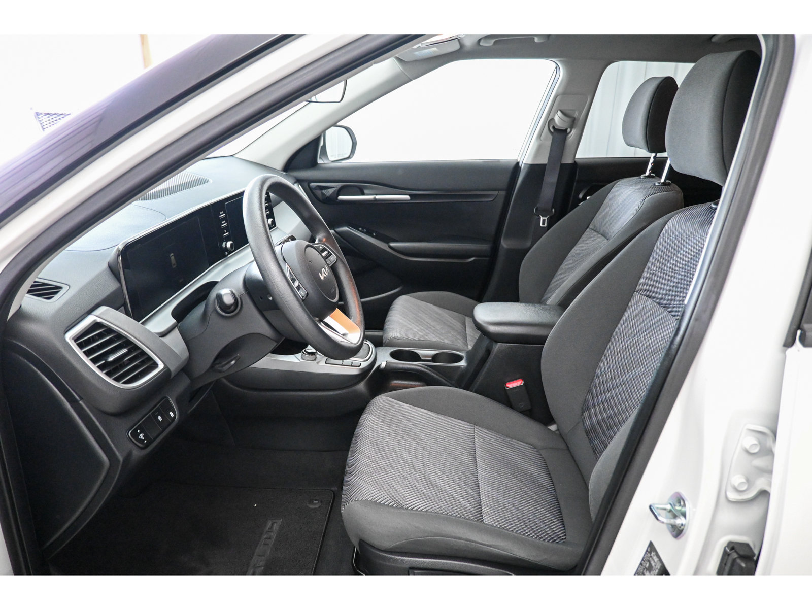 Certified 2025 Kia Seltos LX AWD/4WD image 11