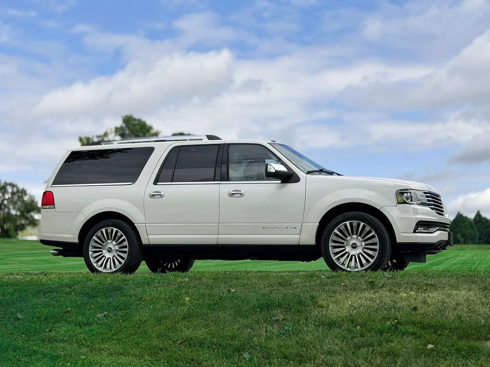 Used 2015 Lincoln Navigator L 4WD w/ Equipment Group 101A Reserve image 5