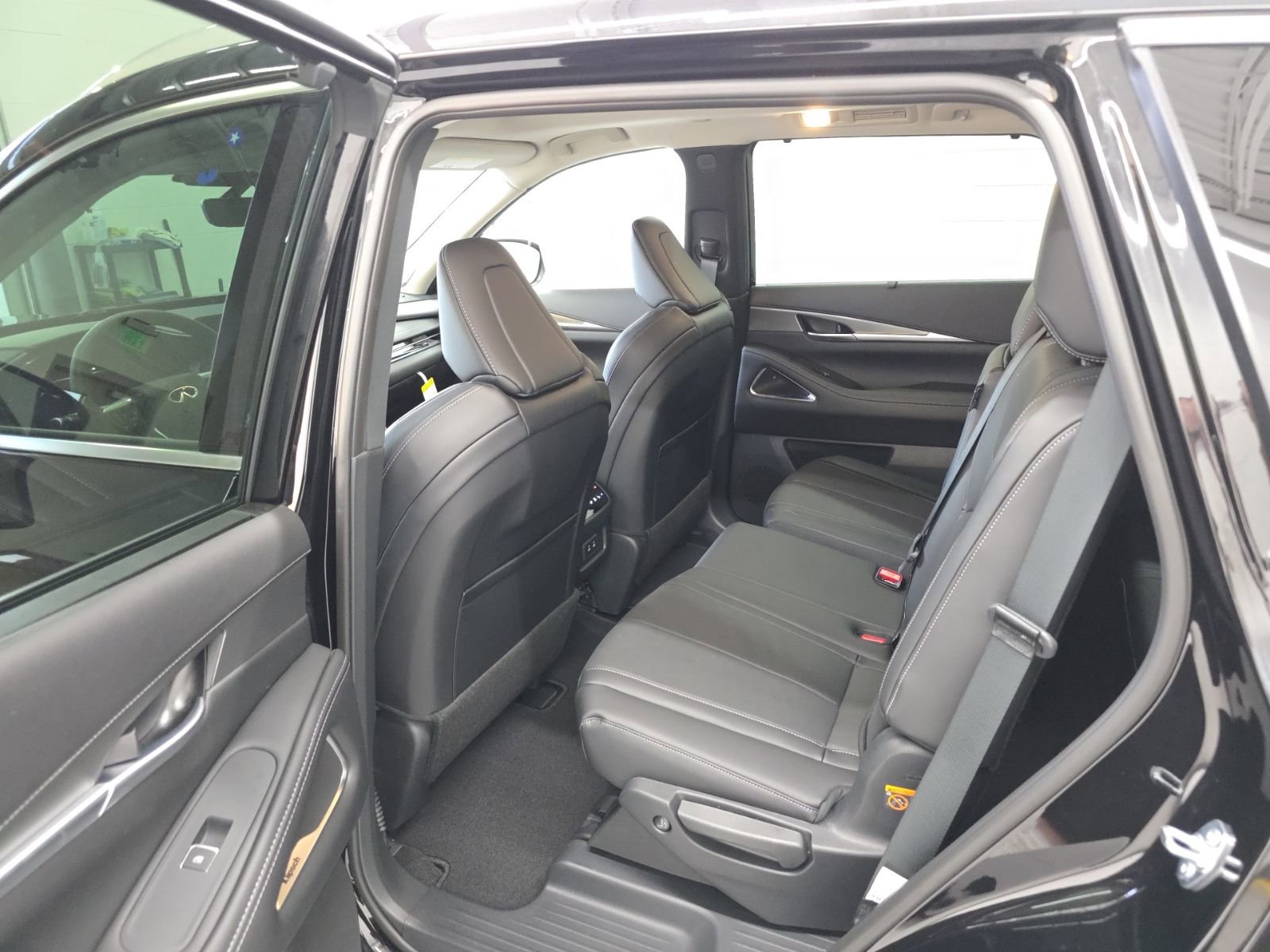 New 2026 INFINITI QX60 Luxe w/ Cargo Package FWD image 17