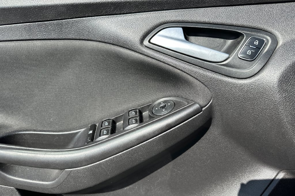 Used 2015 Ford Focus SE FWD image 14