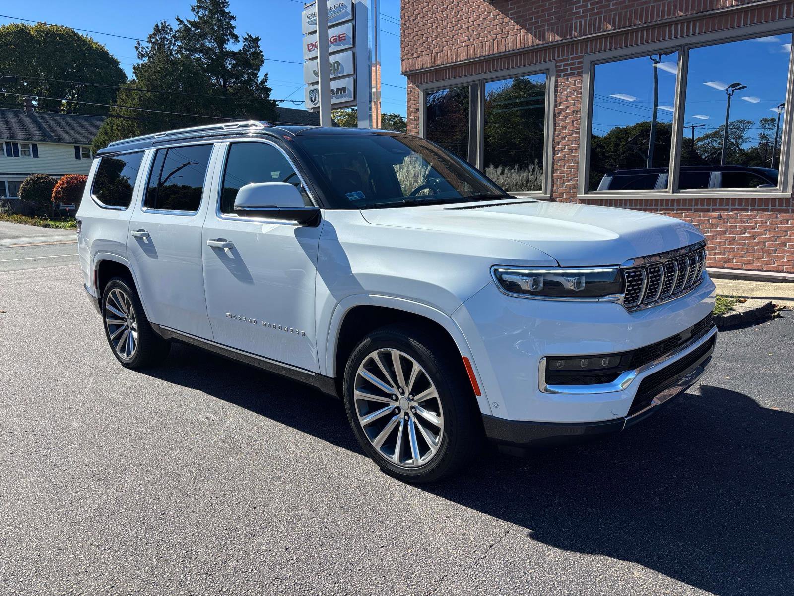 Used 2022 Jeep Grand Wagoneer Series II w/ Convenience Group III image 33