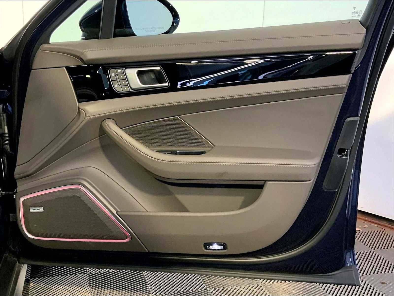 Certified 2023 Porsche Panamera 4S image 26