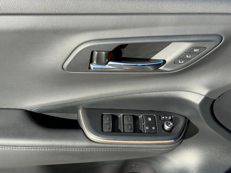 Used 2023 Toyota Crown Platinum image 16