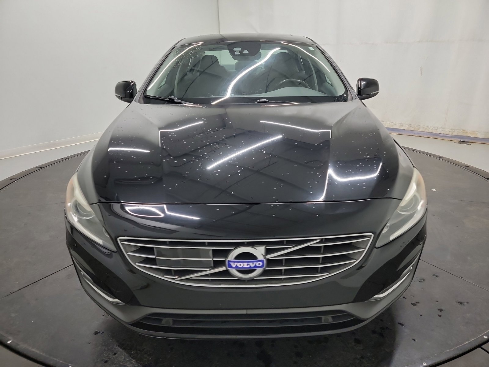 Used 2018 Volvo S60 T5 Inscription Platinum image 2