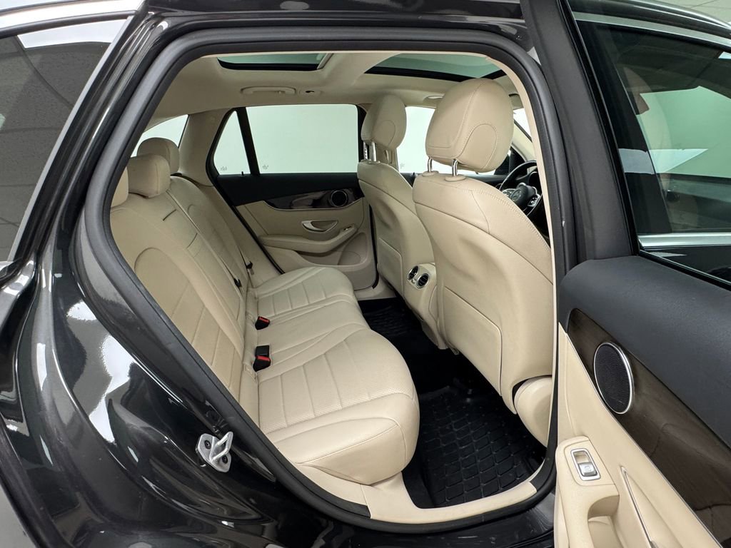 Used 2022 Mercedes-Benz GLC 300 4MATIC image 16
