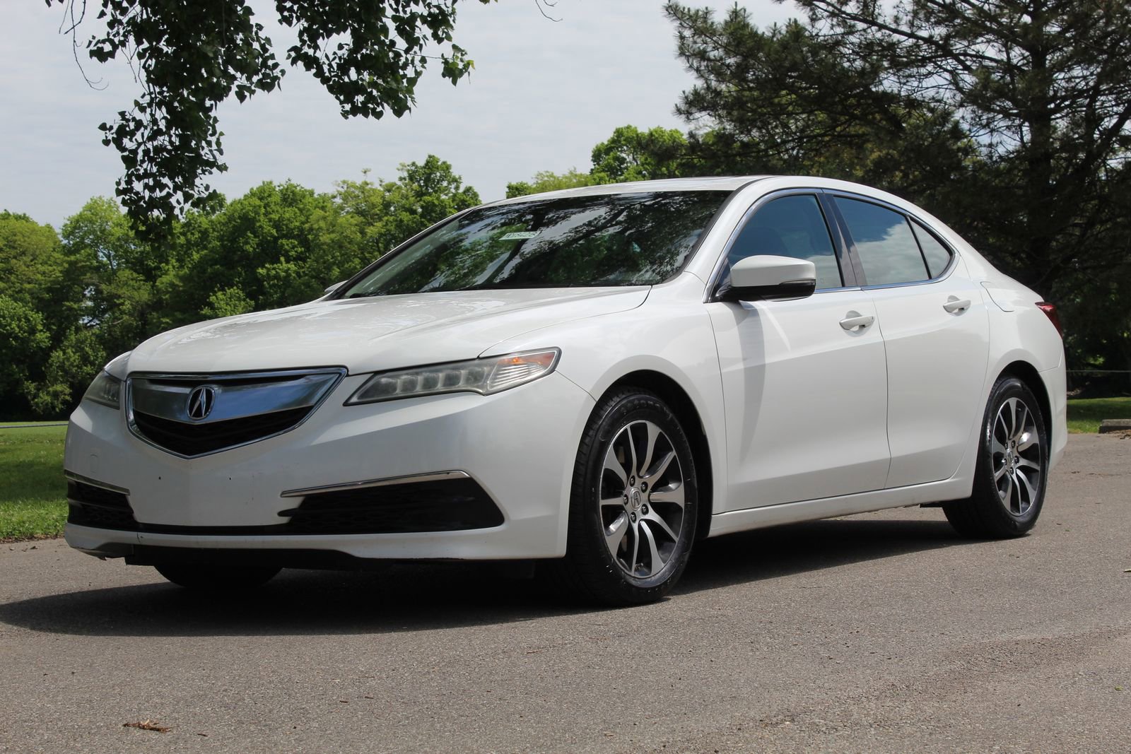 Used 2017 Acura TLX FWD image 3
