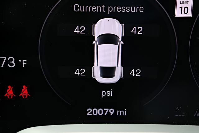 Used 2022 Porsche Taycan image 28