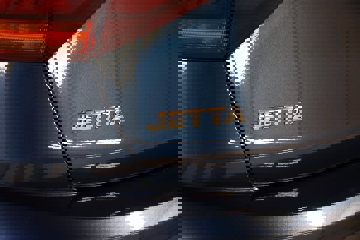 Used 2019 Volkswagen Jetta SE w/ Cold Weather Package image 60