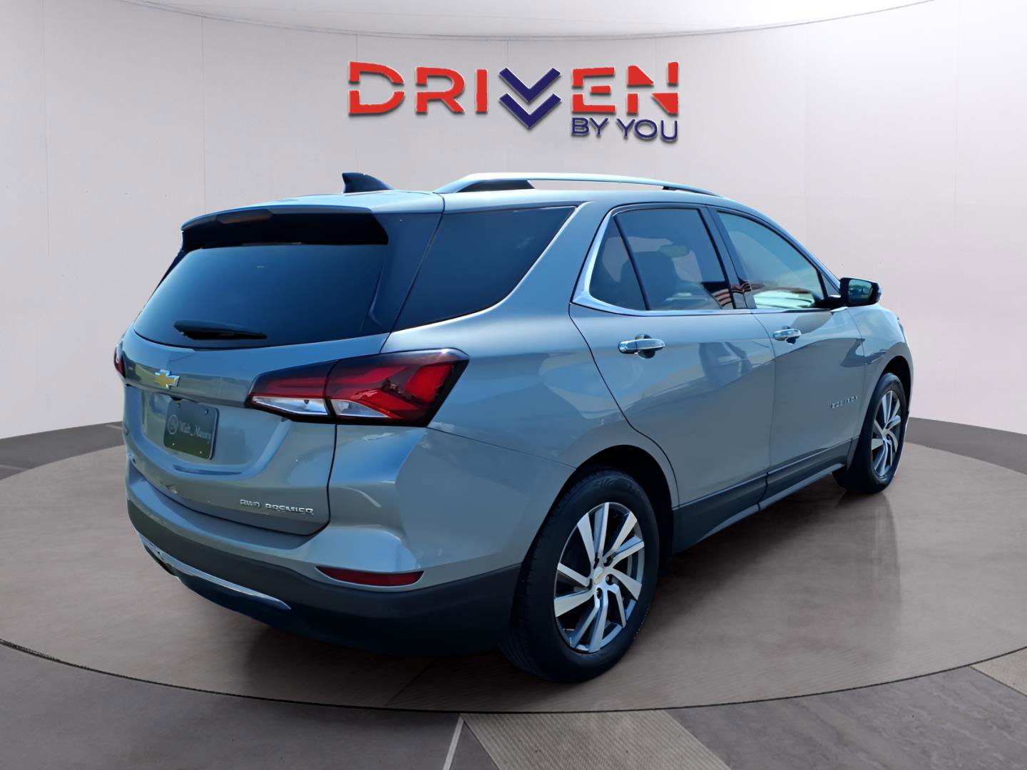 Used 2023 Chevrolet Equinox Premier AWD/4WD image 5