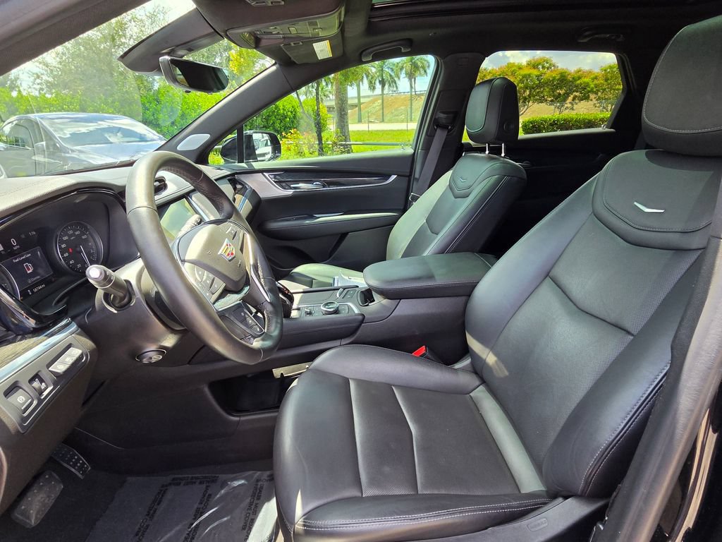 Used 2022 Cadillac XT5 Premium Luxury w/ Technology Package FWD image 17