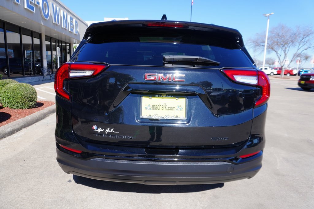 Used 2024 GMC Terrain SLE w/ Driver Convenience Package image 5