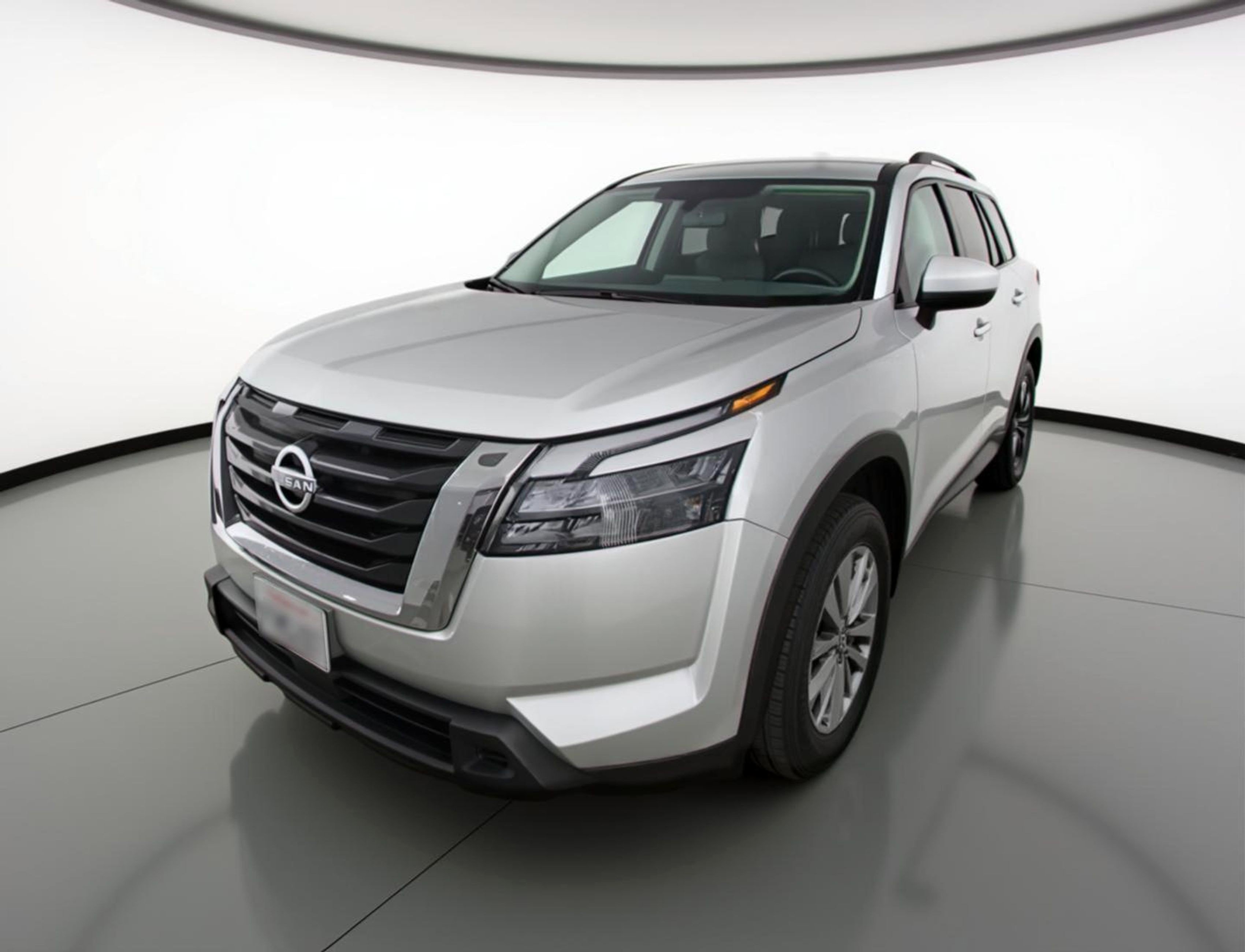 Used 2025 Nissan Pathfinder SV image 3