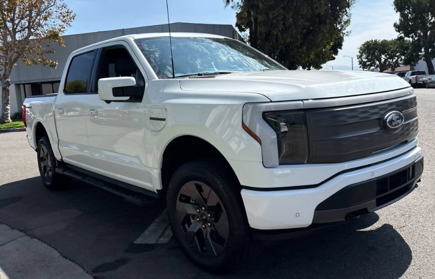 Used 2023 Ford F150 Lightning Lariat AWD/4WD image 3
