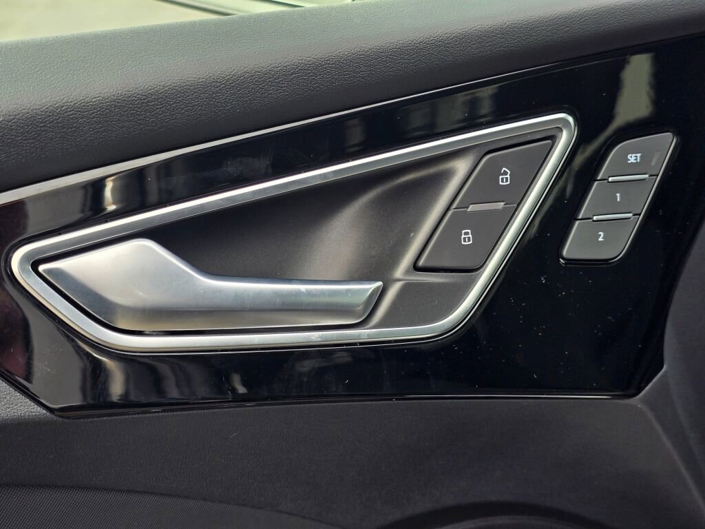 Used 2022 Audi Q4 e-tron Prestige image 22