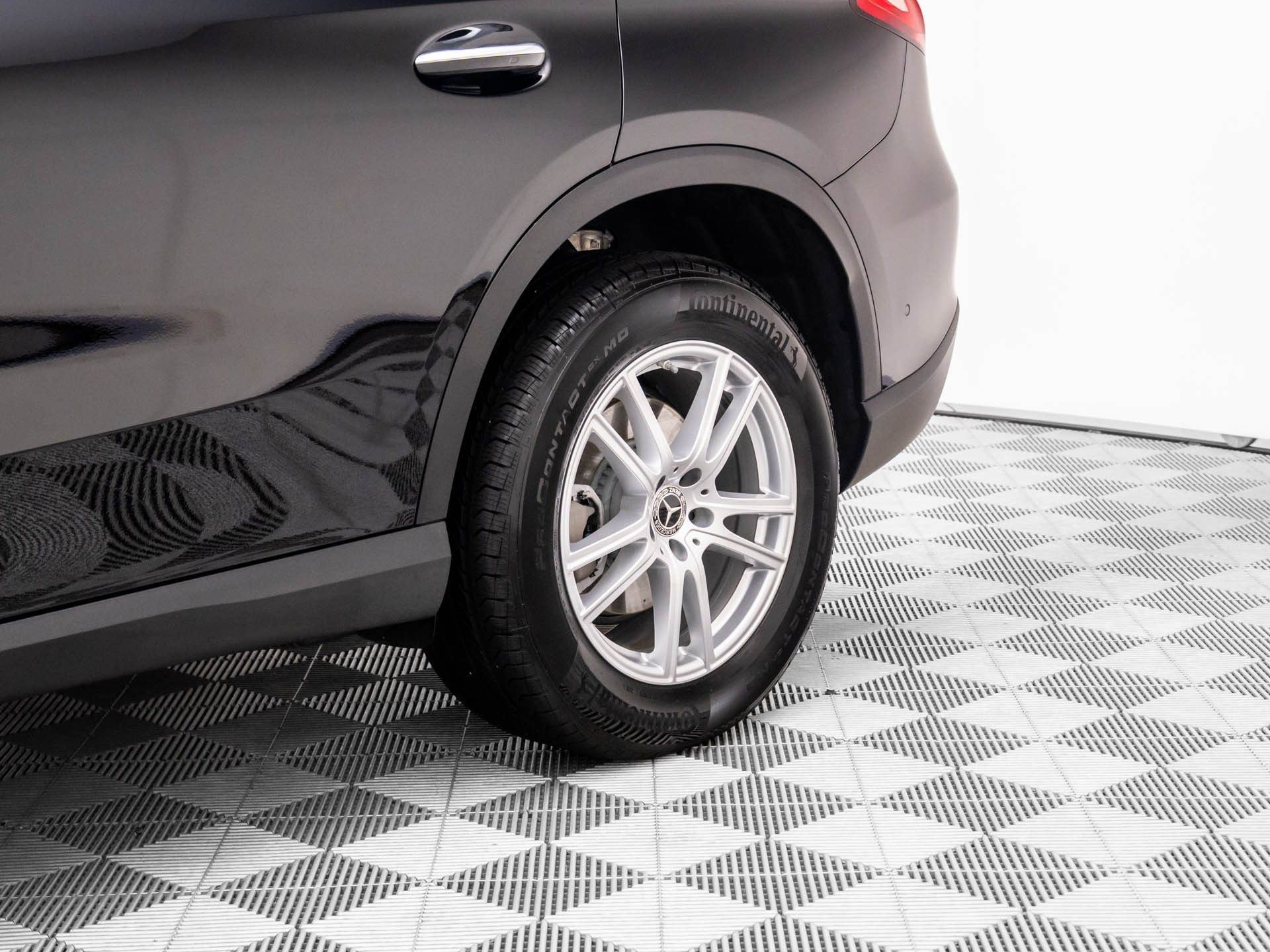 Used 2025 Mercedes-Benz GLC 300 4MATIC image 36