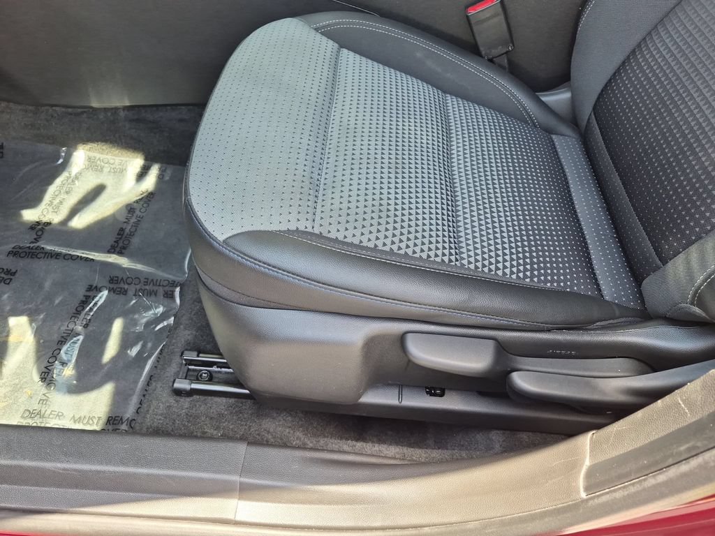 Used 2025 Chevrolet Trax LT w/ LT Convenience Package FWD image 14