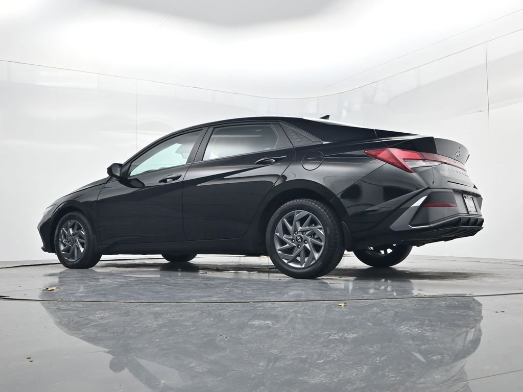 Used 2024 Hyundai Elantra SEL image 41